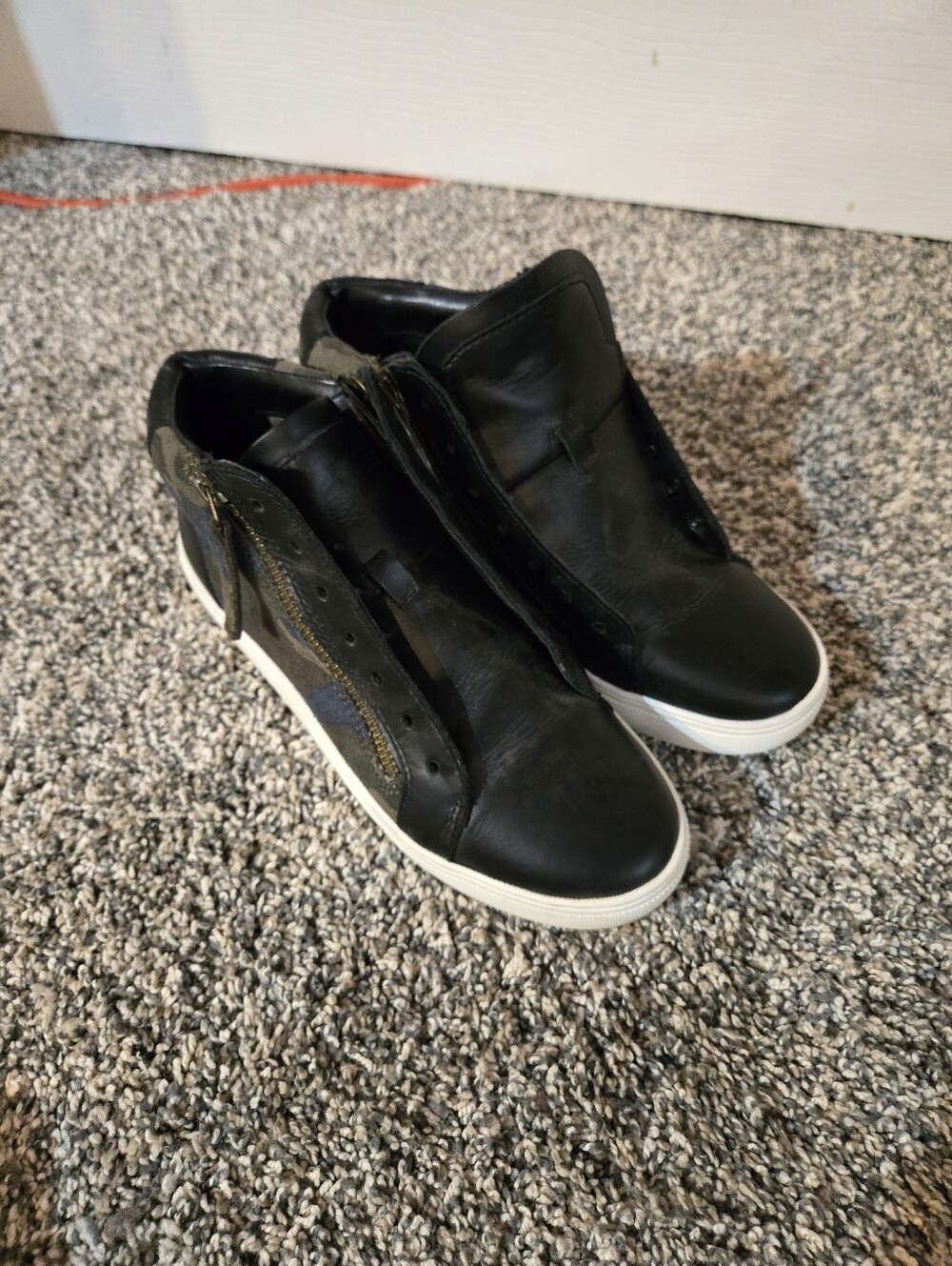 Blondo Genesis Waterproof Camouflage Sneakers 7.5M